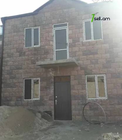 Երկու հարկանի քարե տուն 1-ին փողոցում Առինջում, 140 քմ, 3+ սանհանգույց
