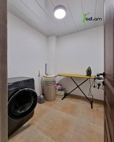 3 սենյականոց բնակարան նորակառույց շենքում Սերո Խանզադյան փողոցում, 117 ք.մ., 2 սանհանգույց