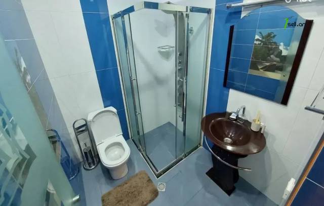 6 սենյականոց բնակարան Հանրապետության փողոցում, 230 ք.մ., նախավերջին հարկ, 3+ սանհանգույց