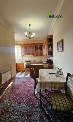 Երկու հարկանի քարե տուն Սեպուհի փողոցում Արաբկիրում, 788 ք.մ., 2 սանհանգույց, կոսմետիկ վերանորոգում