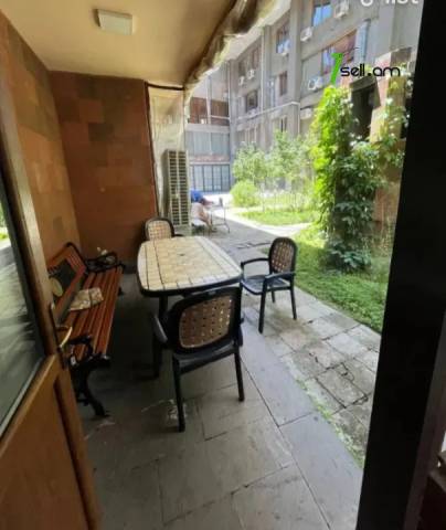 Բազմաֆունկցիոնալ գույք Վարդանանց փողոցում կենտրոնում, 300 քմ