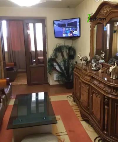 3 սենյականոց բնակարան Դավիթ Բեկի փողոցում, 80 ք.մ., նախավերջին հարկ, եվրովերանորոգված, քարե շենք