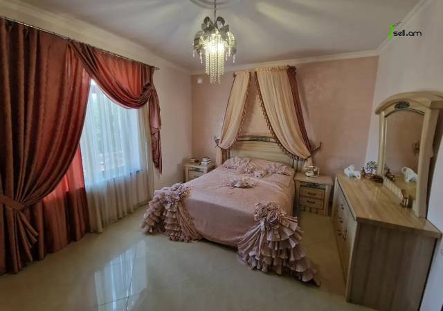 Երկու հարկանի քարե տուն Բագրևանդի 23-րդ փողոցում Նոր Նորքում, 800 ք.մ., 3+ սանհանգույց