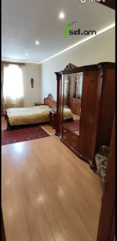 3 սենյականոց բնակարան նորակառույց շենքում Գրիբոյեդովի փողոցում, 116 քմ, 11/15 հարկ, 2 սանհանգույց