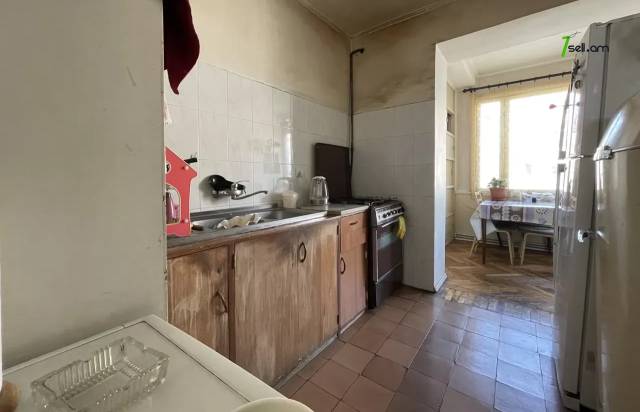 3 սենյականոց բնակարան Կոմիտասի պողոտայում, 99 ք.մ., մի քանի պատշգամբ, նախավերջին հարկ, քարե շենք