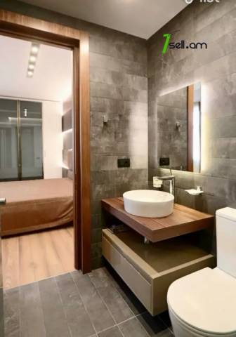 3 սենյականոց բնակարան Ազատության պողոտայում, 110 քմ, 2 սանհանգույց, բարձր առաստաղներ