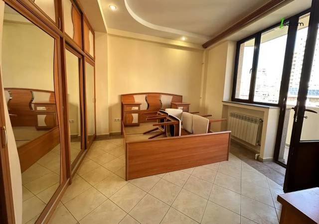 2 սենյականոց բնակարան Սարյանի փողոցում, 66 ք.մ., 3/6 հարկ, բարձր առաստաղներ, կապիտալ վերանորոգված