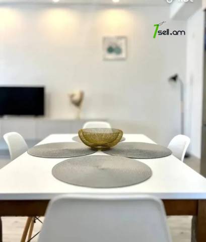 3 սենյականոց բնակարան նորակառույց շենքում Կարապետ Ուլնեցու փողոցում, 74 ք.մ., բարձր առաստաղներ