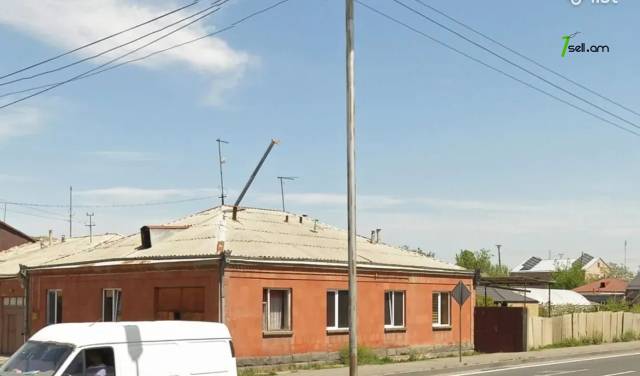 Մեկ հարկանի քարե տուն Երևանյան փողոցում Փարաքարում, 222 քմ, մասնակի վերանորոգում