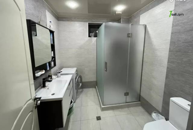 Երեք հարկանի տուն, Դուրյան թաղամաս Ավանում, 360 ք.մ., 2 սանհանգույց, եվրովերանորոգված