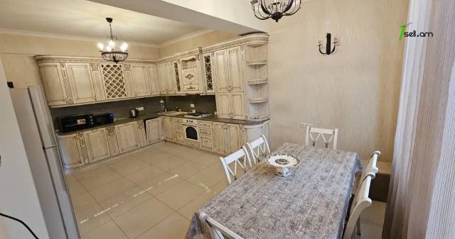 Երկու հարկանի քարե տուն Նվեր Սաֆարյան փողոցում Ավանում, 729 ք.մ., 3+ սանհանգույց