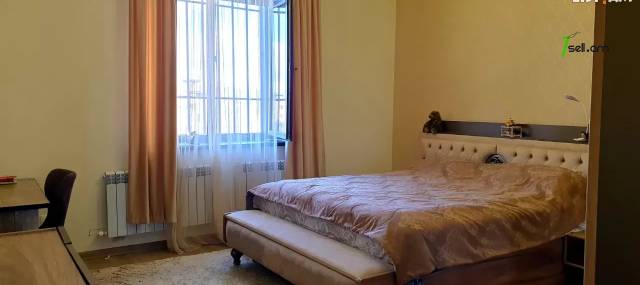 Երկու հարկանի քարե տուն Նվեր Սաֆարյան փողոցում Ավանում, 600 ք.մ., 3+ սանհանգույց