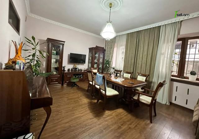 Մեկ հարկանի քարե տուն Քեռու փողոցում Արաբկիրում, 520 ք.մ.