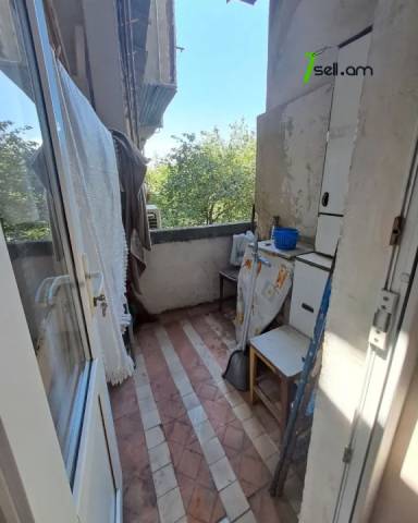 3 սենյականոց բնակարան Մոսկովյան փողոցում, 98 ք.մ., բարձր առաստաղներ, մի քանի պատշգամբ, 3/5 հարկ