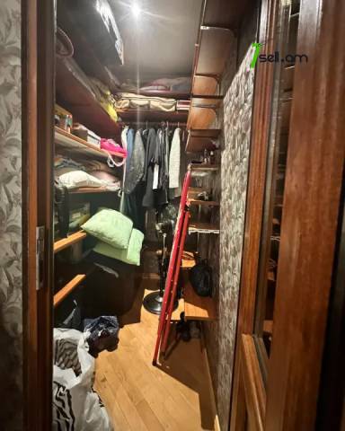 5 սենյականոց բնակարան Մհեր Մկրտչյան փողոցում, 210 քմ, նախավերջին հարկ, 2 սանհանգույց