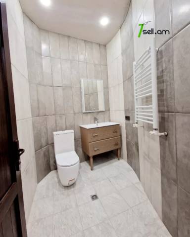 Երեք հարկանի քարե տուն Արաբկիրի 17-րդ փողոցում Արաբկիրում, 200 ք.մ., 3+ սանհանգույց