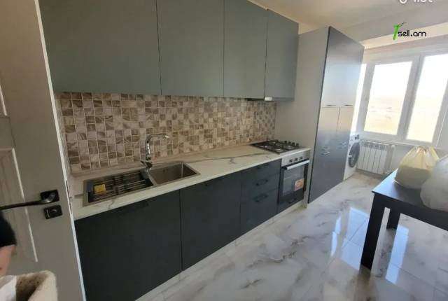 4 սենյականոց բնակարան Խաղաղ Դոնի փողոցում, 110 ք.մ., 10/12 հարկ, կապիտալ վերանորոգված