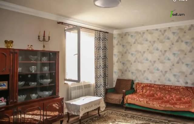 3 սենյականոց բնակարան Սողոմոն Տարոնցի փողոցում, 78 քմ, նախավերջին հարկ, մասնակի վերանորոգում