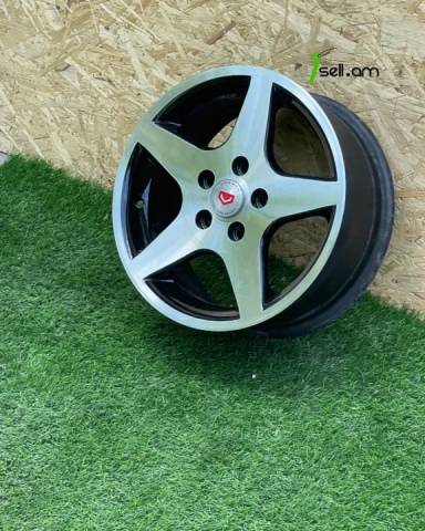GGG. Vossen bantaajj R15 4hat 5x108 Ford Fusion