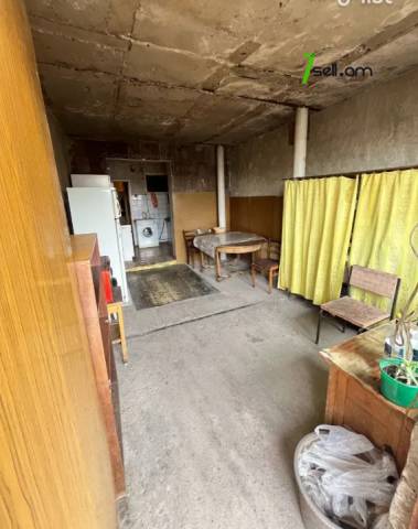 4 սենյականոց բնակարան Դրոյի փողոցում, 125 ք.մ., նախավերջին հարկ, քարե շենք