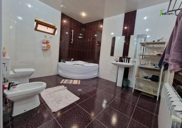 Երկու հարկանի տուն Բագրևանդի փողոցում Նոր Նորքում, 600 ք.մ., 3+ սանհանգույց, կապիտալ վերանորոգված