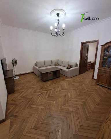 3 սենյականոց բնակարան Էրեբունու փողոցում, 75 ք.մ., 1/2 հարկ, կապիտալ վերանորոգված, քարե շենք