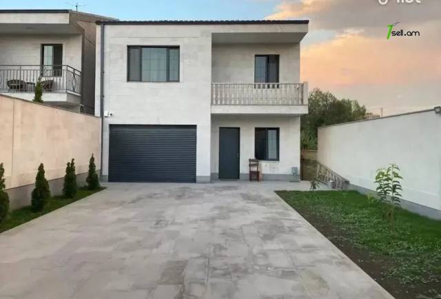 Երեք հարկանի տուն Ալմաթիի փողոցում Ավանում, 350 ք.մ., 3+ սանհանգույց, դիզայներական ոճով վերանորոգված