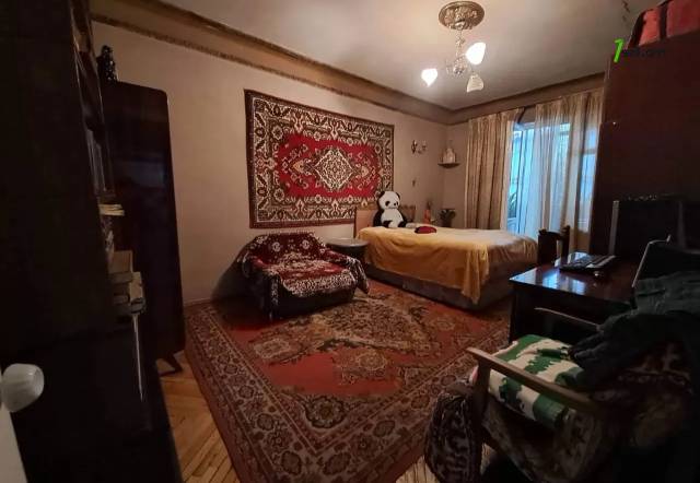 4 սենյականոց բնակարան Գյուլբենկյան փողոցում, 109 ք.մ., մի քանի պատշգամբ, նախավերջին հարկ, քարե շենք