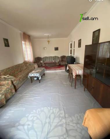 Երկու հարկանի քարե տուն 5-րդ փողոցում Ղազարավանում, 131 քմ, 2 սանհանգույց, մեծ հողամաս