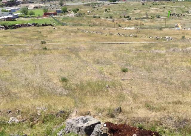 Հողատարածք հասարակական շինությունների համար, Թբիլիսյան խճուղի Արաբկիրում, 4000 ք.մ.