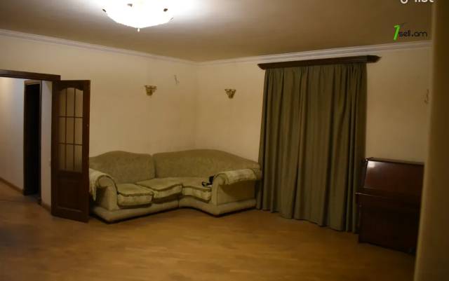 5 սենյականոց բնակարան Լվովյան փողոցում, 130 քմ, 1/5 հարկ, 2 սանհանգույց, կապիտալ վերանորոգված