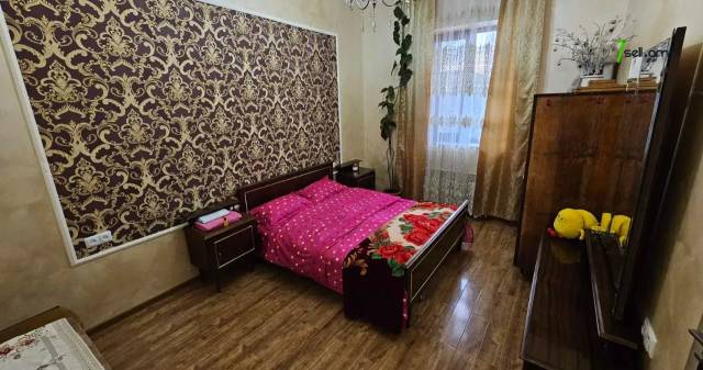 Երկու հարկանի քարե տուն Դավիթ Բեկի փողոցում Էրեբունիում, 240 քմ, 2 սանհանգույց, եվրովերանորոգված