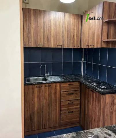 2 սենյականոց բնակարան Կիևյան փողոցում, 40 ք.մ., 3/5 հարկ, կապիտալ վերանորոգված, քարե շենք