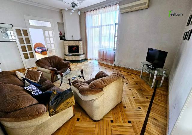 3 սենյականոց բնակարան Մաշտոցի պողոտայում, 78 ք.մ., եվրովերանորոգված, քարե շենք