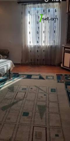 3 սենյականոց բնակարան Շարուրի փողոցում, 78 ք.մ., բարձր առաստաղներ, մի քանի պատշգամբ, քարե շենք