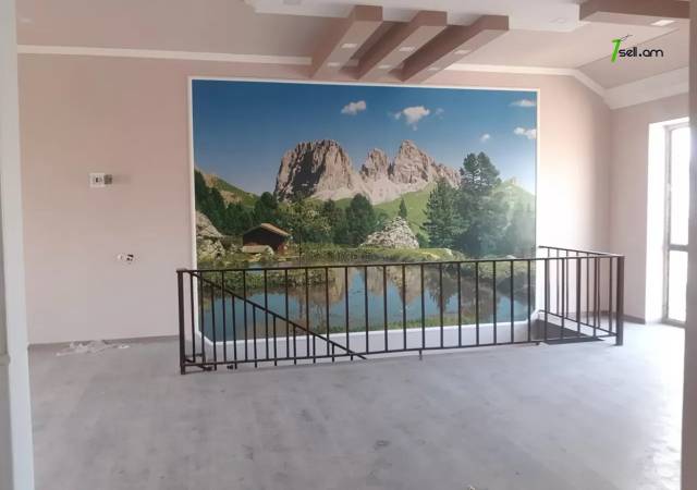 Երկու հարկանի տուն Կենտրոնական փողոցում Մասիսում, 350 ք.մ., 2 սանհանգույց, եվրովերանորոգված