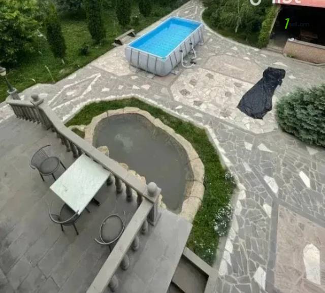 Երեք հարկանի քարե տուն Բագրևանդի փողոցում Նոր Նորքում, 510 ք.մ., 3+ սանհանգույց, եվրովերանորոգված