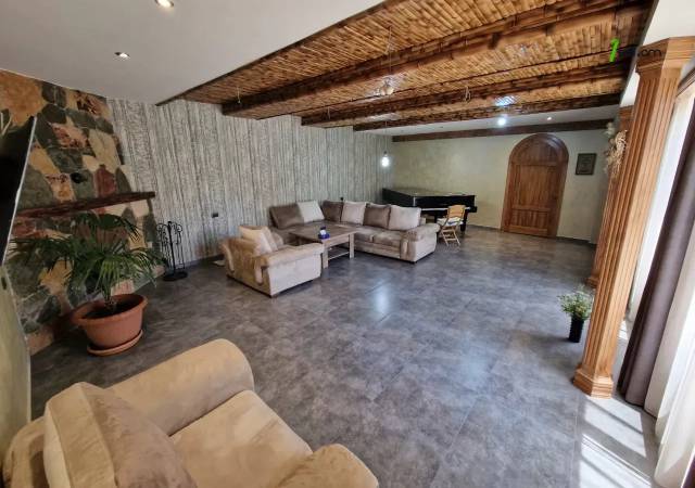 Երկու հարկանի քարե տուն Շիրակի փողոցում Շենգավիթում, 800 ք.մ., 2 սանհանգույց, եվրովերանորոգված