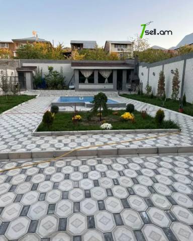 Երեք հարկանի քարե տուն 16-րդ փողոցում Ձորաղբյուրում, 550 ք.մ., 3+ սանհանգույց, եվրովերանորոգված