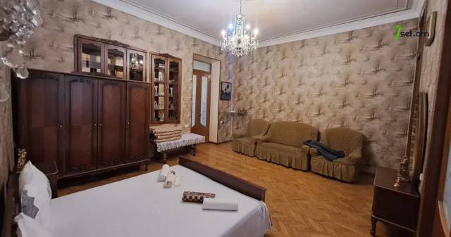 2 սենյականոց բնակարան Նալբանդյան փողոցում, 80 քմ, 2/4 հարկ, կապիտալ վերանորոգված, քարե շենք