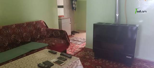 Երկու հարկանի քարե տուն Չարենցի փողոցում կենտրոնում, 435 ք.մ., կոսմետիկ վերանորոգում