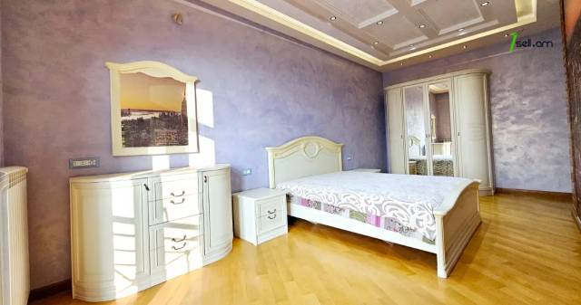 Երեք հարկանի քարե տուն Մոլդովական փողոցում Նոր Նորքում, 1240 ք.մ., 3+ սանհանգույց