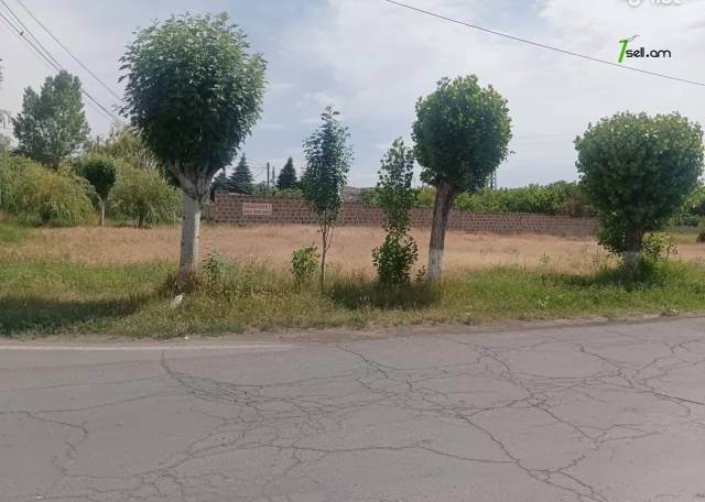 Հողատարածք բնակելի շինությունների համար Առինջի 27-րդ փողոցում Առինջում, 800 ք.մ.