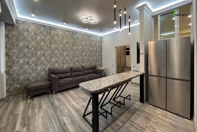 3 սենյականոց բնակարան նորակառույց շենքում Փավստոս Բուզանդի փողոցում, 72 ք.մ., բարձր առաստաղներ