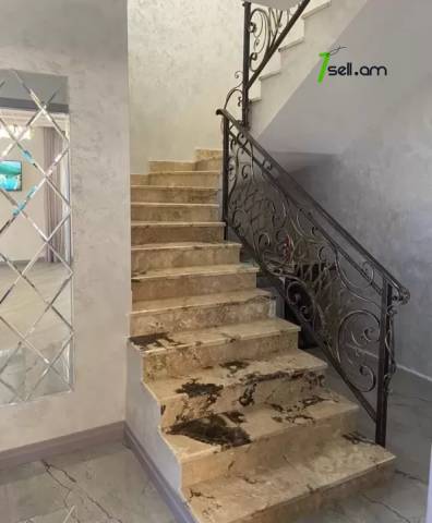 Երկու հարկանի տուն Ղափանցյան փողոցում Արաբկիրում, 500 ք.մ., 2 սանհանգույց