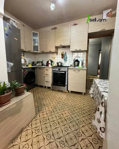 3 սենյականոց բնակարան Նանսենի փողոցում, 87 ք.մ., 3/5 հարկ, կոսմետիկ վերանորոգում, քարե շենք