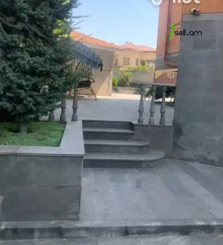 Չորս հարկանի տուն Այգեձորի փողոցում Արաբկիրում, 750 ք.մ., 3+ սանհանգույց, եվրովերանորոգված