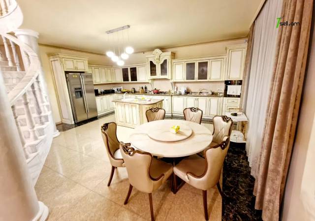 Երկու հարկանի քարե տուն Դավթաշենի 7-րդ փողոցում Դավիթաշենում, 1000 ք.մ., 3+ սանհանգույց