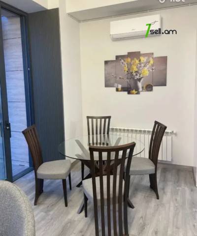 3 սենյականոց բնակարան նորակառույց շենքում Արամ Խաչատրյան փողոցում, 84 ք.մ., բարձր առաստաղներ