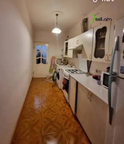 2 սենյականոց բնակարան Գուսան Շերամի փողոցում, 80 քմ, նախավերջին հարկ, բարձր առաստաղներ